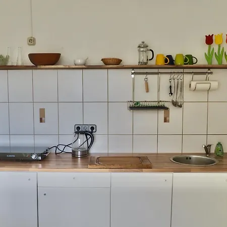 Gemuetliche Mit Balkon, Verkehrsguenstig Gelegen *