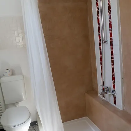 Gemuetliche Mit Balkon, Verkehrsguenstig Gelegen