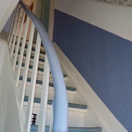 Gemuetliche Mit Balkon, Verkehrsguenstig Gelegen *