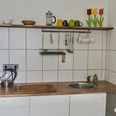 Gemuetliche Mit Balkon, Verkehrsguenstig Gelegen