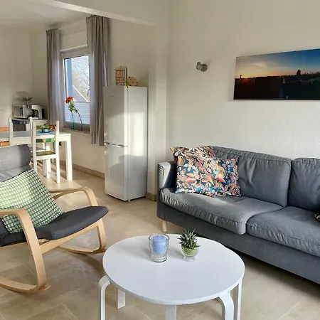 Gemuetliche Mit Balkon, Verkehrsguenstig Gelegen *