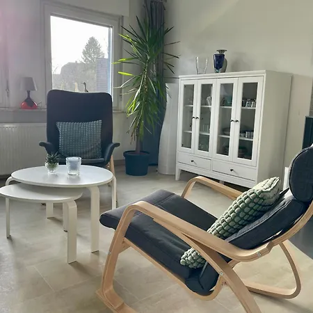 Gemuetliche Mit Balkon, Verkehrsguenstig Gelegen