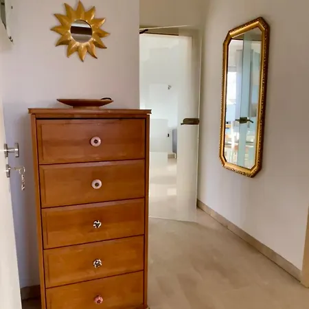 Gemuetliche Mit Balkon, Verkehrsguenstig Gelegen