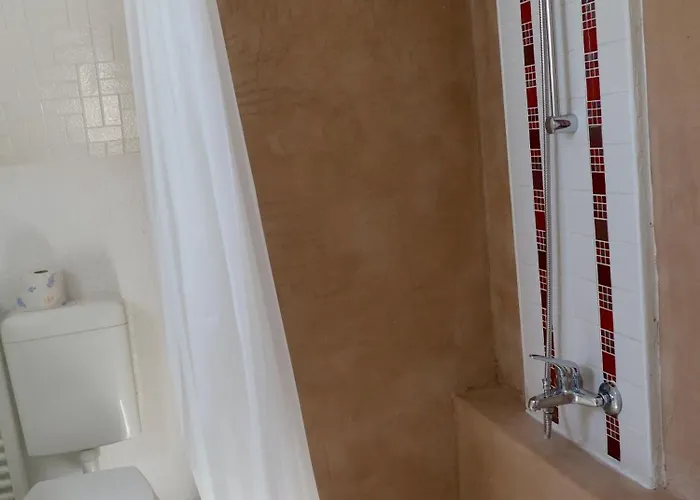 Gemuetliche Mit Balkon, Verkehrsguenstig Gelegen