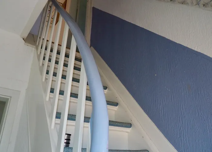 Gemuetliche Mit Balkon, Verkehrsguenstig Gelegen *