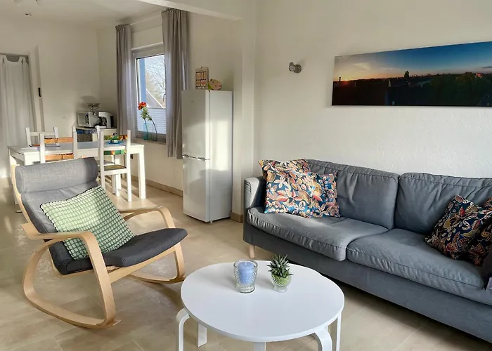 Gemuetliche Mit Balkon, Verkehrsguenstig Gelegen *