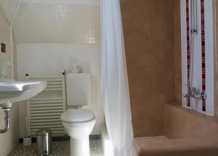 Gemuetliche Mit Balkon, Verkehrsguenstig Gelegen Appartement