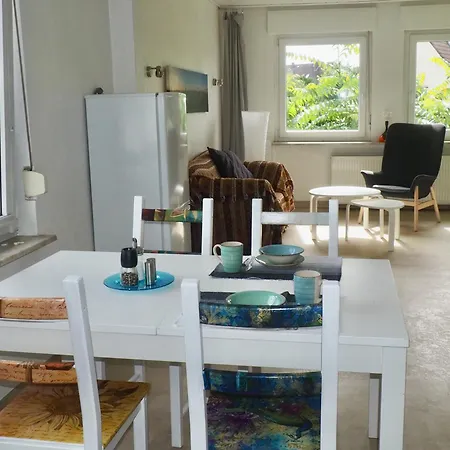 Gemütliche Mit Balkon, Verkehrsgünstig Gelegen Apartment *