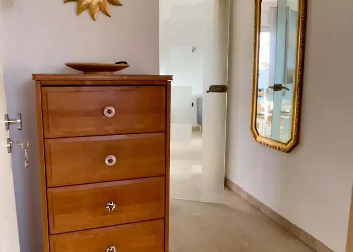 Gemuetliche Mit Balkon, Verkehrsguenstig Gelegen